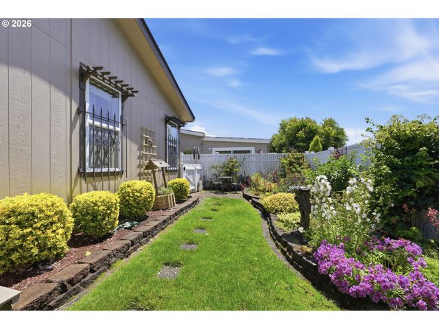 3220 CRESCENT Ave 33, Eugene, OR 97408