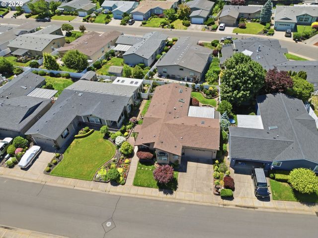 3220 CRESCENT Ave 33, Eugene, OR 97408