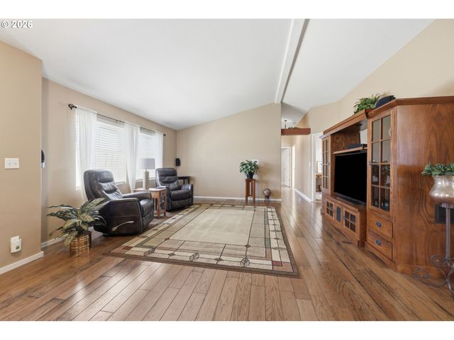 3220 CRESCENT Ave 33, Eugene, OR 97408