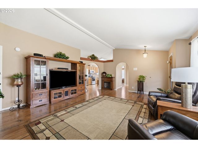 3220 CRESCENT Ave 33, Eugene, OR 97408