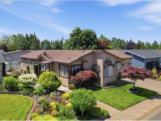 3220 CRESCENT Ave 33, Eugene, OR 97408