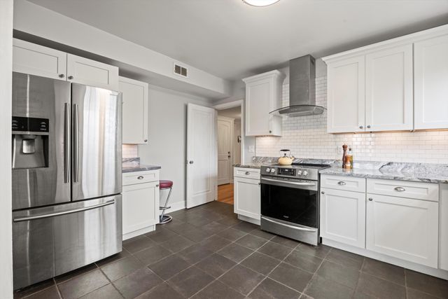 27 N Brooks Circle, Chattanooga, TN 37411