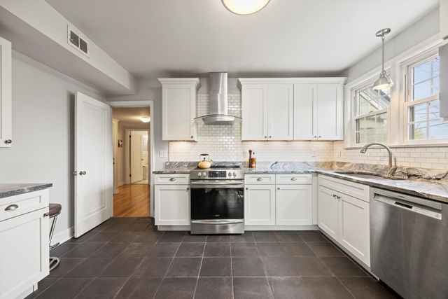 27 N Brooks Circle, Chattanooga, TN 37411