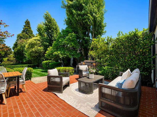 554 Edgewood Road, San Mateo, CA 94402