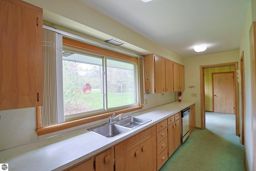 Image 14 of property listing at 8670 E Pickard Road, Mt Pleasant, MI 48858