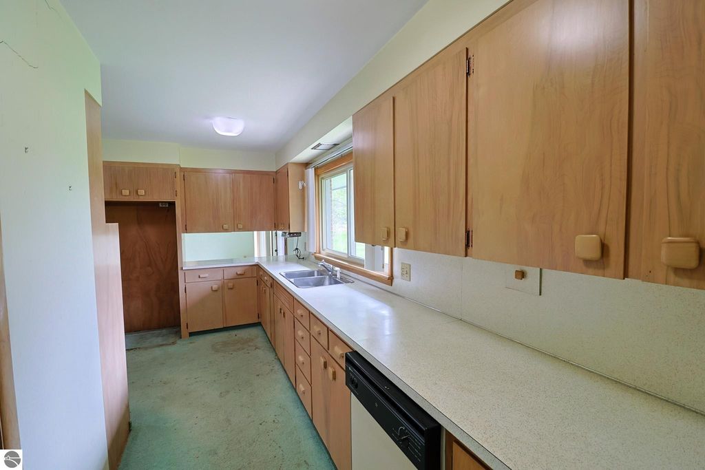 Image 15 of property listing at 8670 E Pickard Road, Mt Pleasant, MI 48858