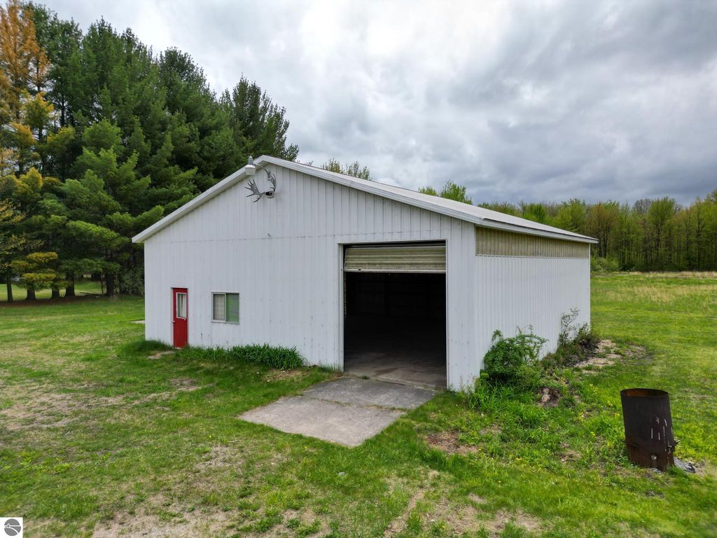 Image 29 of property listing at 8670 E Pickard Road, Mt Pleasant, MI 48858