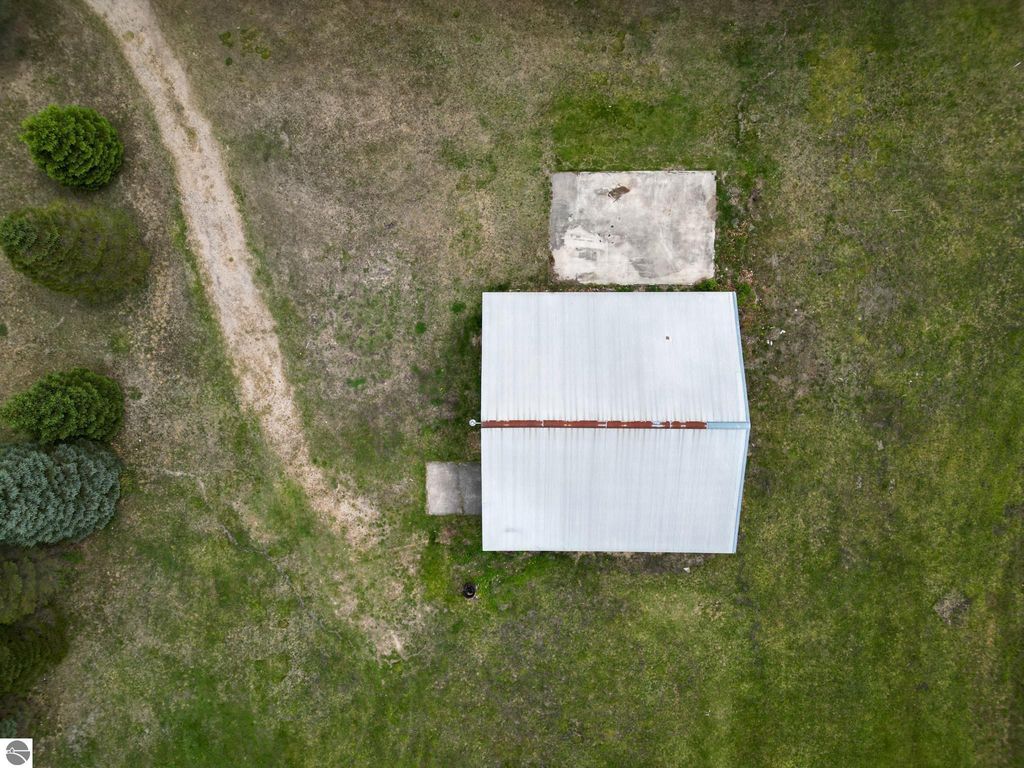 Image 30 of property listing at 8670 E Pickard Road, Mt Pleasant, MI 48858