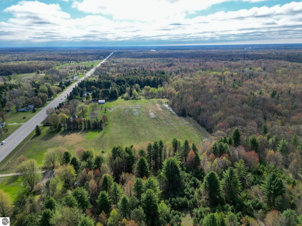 Image 35 of property listing at 8670 E Pickard Road, Mt Pleasant, MI 48858