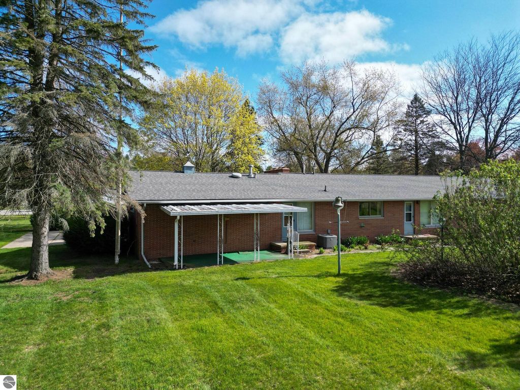 Image 45 of property listing at 8670 E Pickard Road, Mt Pleasant, MI 48858