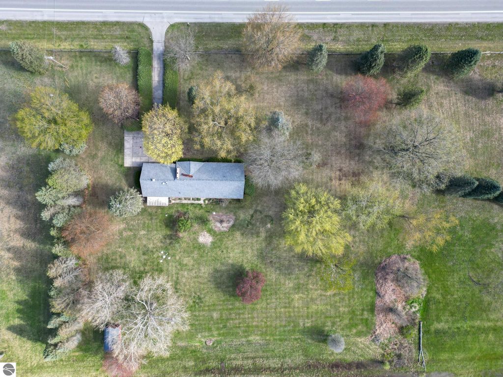 Image 6 of property listing at 8670 E Pickard Road, Mt Pleasant, MI 48858