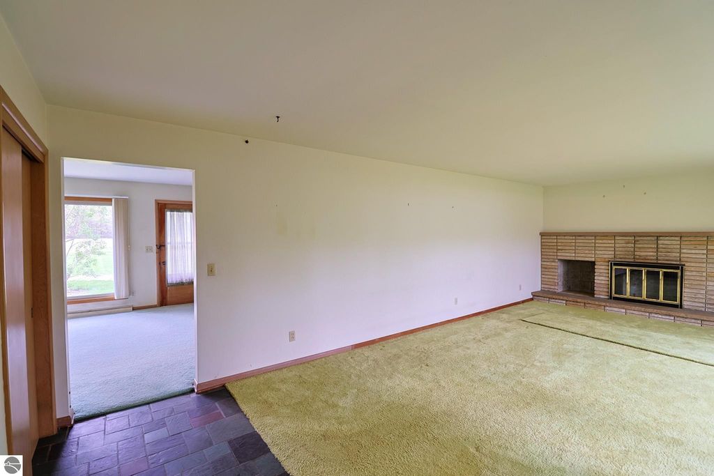 Image 7 of property listing at 8670 E Pickard Road, Mt Pleasant, MI 48858