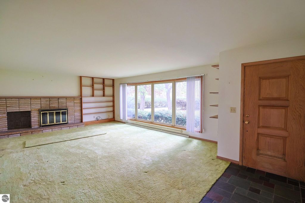 Image 8 of property listing at 8670 E Pickard Road, Mt Pleasant, MI 48858