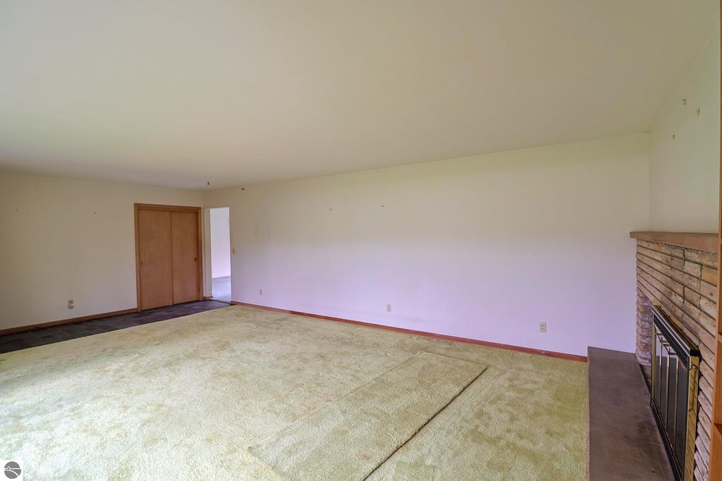 Image 9 of property listing at 8670 E Pickard Road, Mt Pleasant, MI 48858