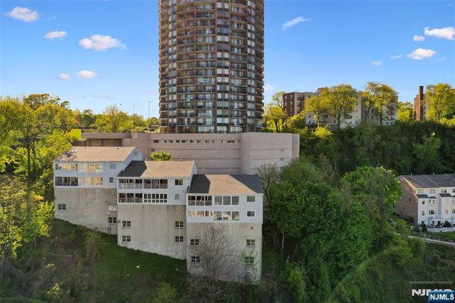 8200C Bulls Ferry Road 10, North Bergen, NJ 07047
