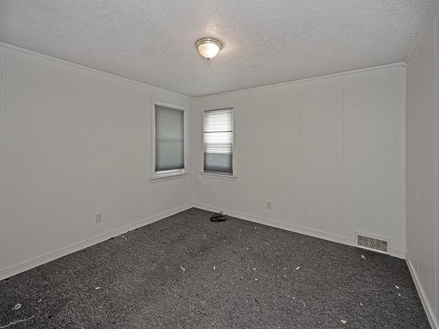 5 Crooked Run Rd, N Versailles, PA 15137
