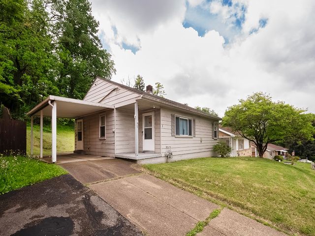 5 Crooked Run Rd, N Versailles, PA 15137
