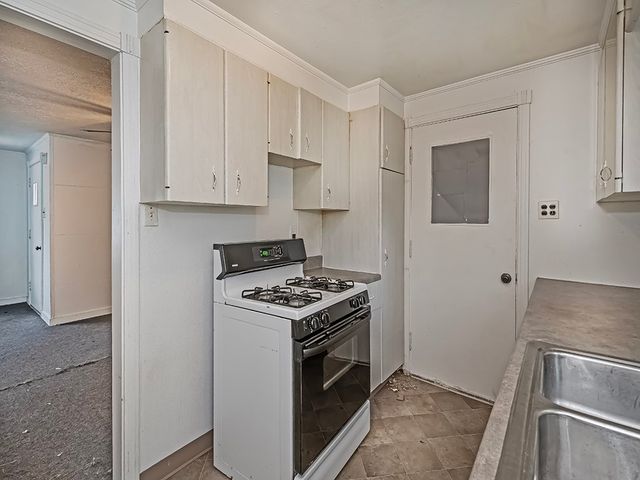 5 Crooked Run Rd, N Versailles, PA 15137