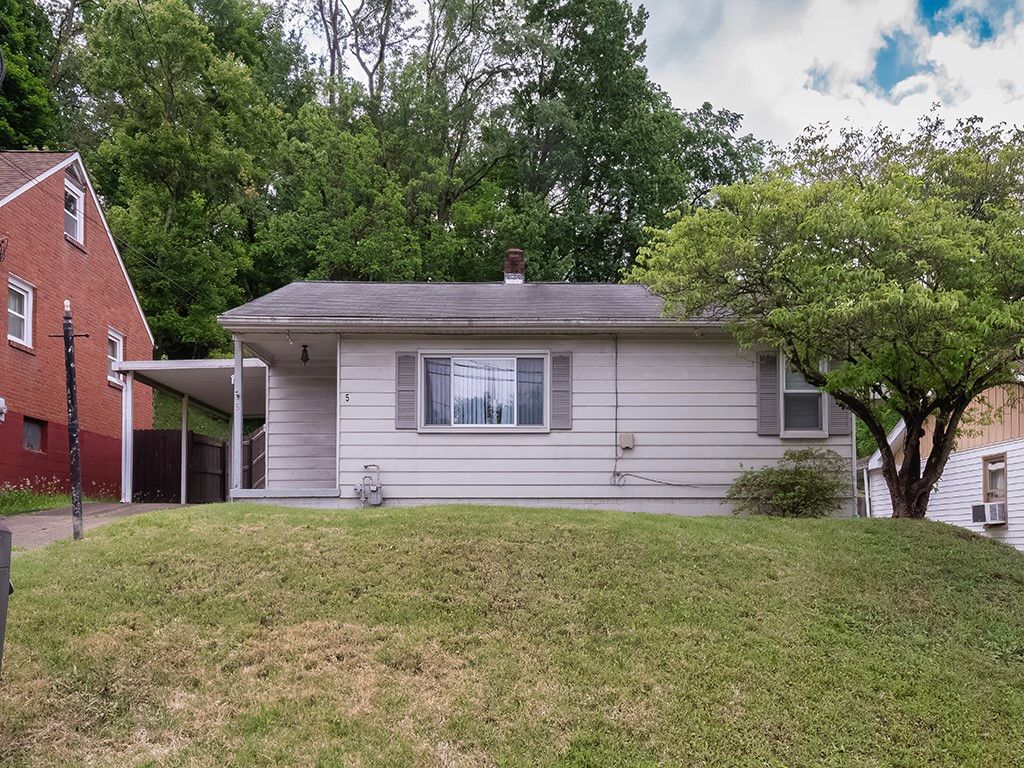 5 Crooked Run Rd, N Versailles, PA 15137