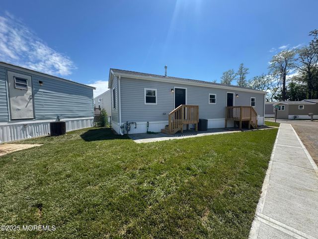 17 Avenue D, Hazlet, NJ 07730