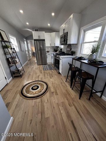 17 Avenue D, Hazlet, NJ 07730