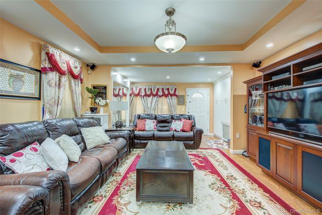 8848 201 ST, Hollis, NY 11423