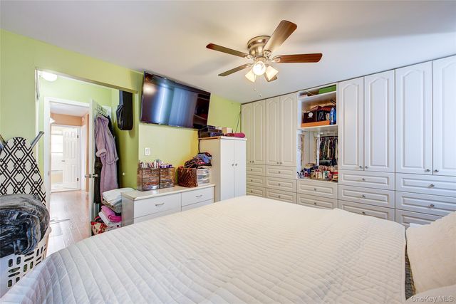 8848 201 ST, Hollis, NY 11423