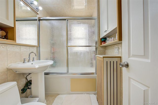 8848 201 ST, Hollis, NY 11423