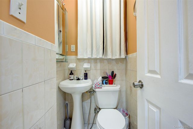 8848 201 ST, Hollis, NY 11423