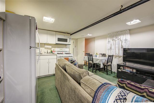 8848 201 ST, Hollis, NY 11423