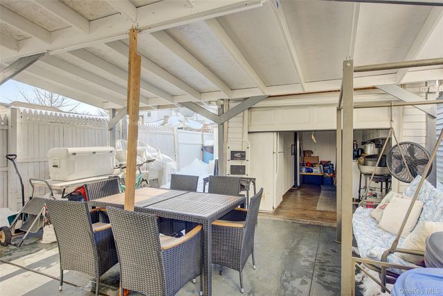 8848 201 ST, Hollis, NY 11423