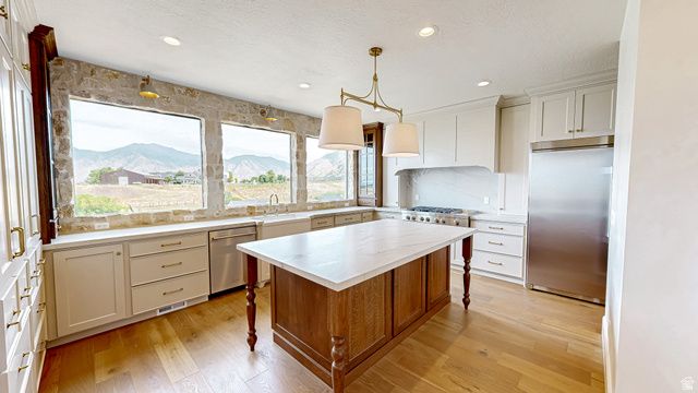 145 E HIDDEN LN, Mapleton, UT 84664