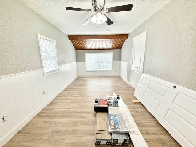 1833 S RIDGEWOOD DR, Wichita, KS 67218