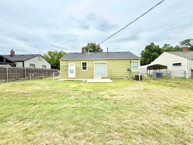 1833 S RIDGEWOOD DR, Wichita, KS 67218