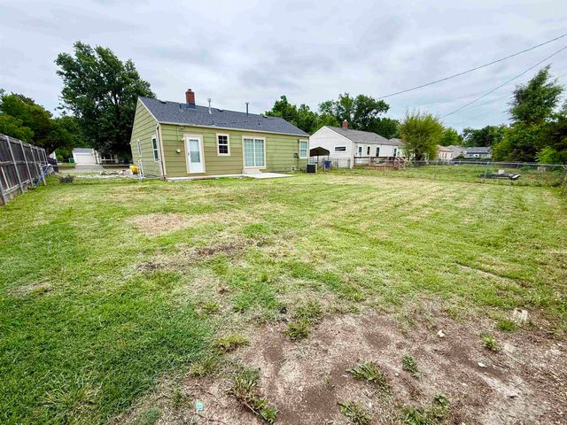 1833 S RIDGEWOOD DR, Wichita, KS 67218