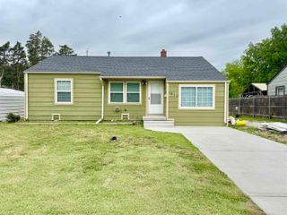 1833 S RIDGEWOOD DR, Wichita, KS 67218
