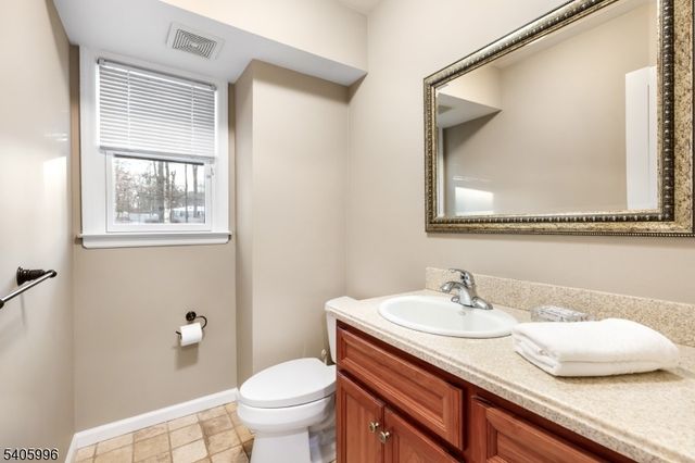 1242 Sunnyfield Ln, Scotch Plains Twp., NJ 07076