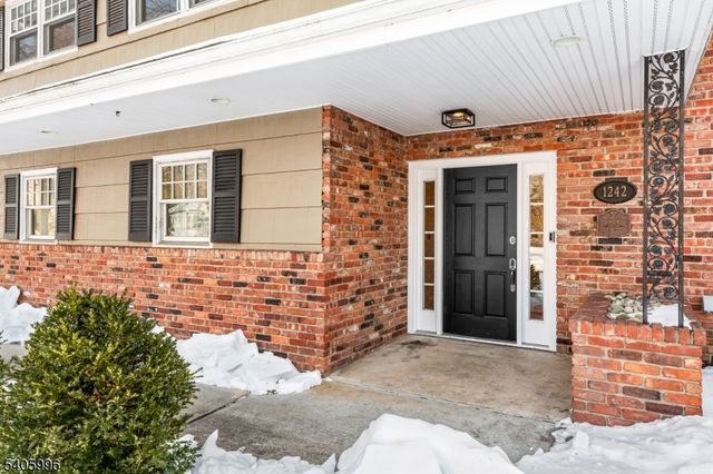 1242 Sunnyfield Ln, Scotch Plains Twp., NJ 07076