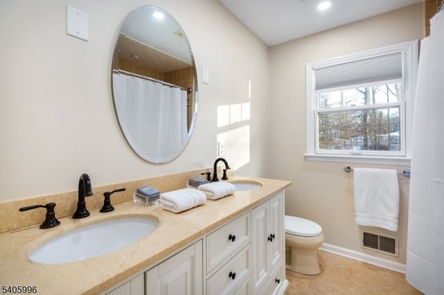 1242 Sunnyfield Ln, Scotch Plains Twp., NJ 07076