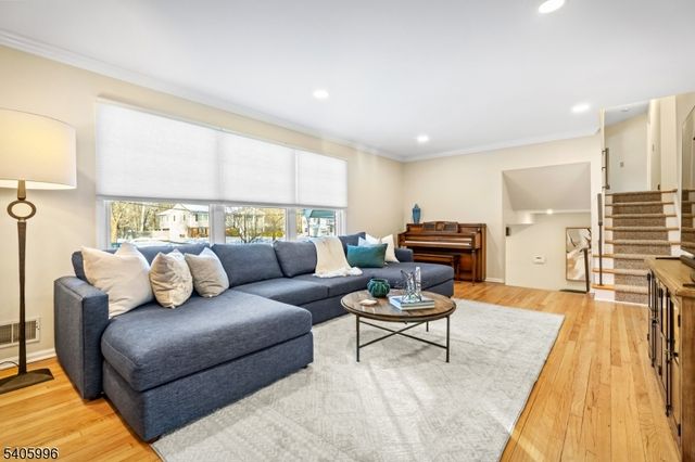 1242 Sunnyfield Ln, Scotch Plains Twp., NJ 07076