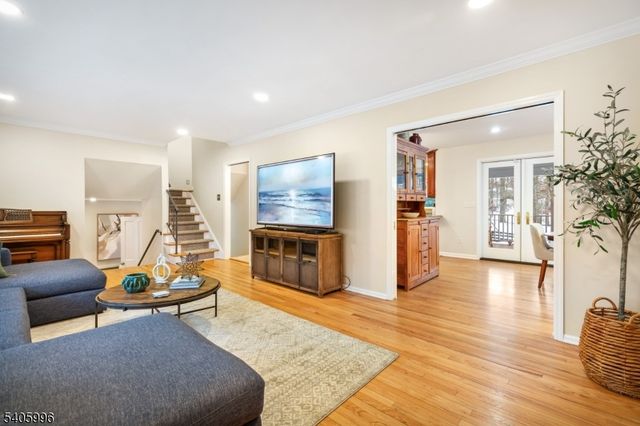 1242 Sunnyfield Ln, Scotch Plains Twp., NJ 07076