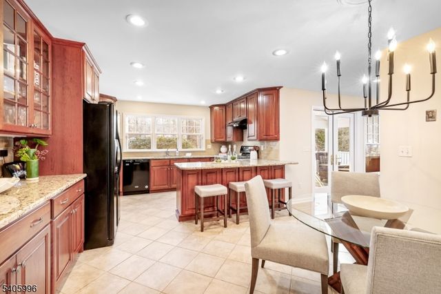 1242 Sunnyfield Ln, Scotch Plains Twp., NJ 07076