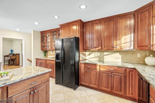 1242 Sunnyfield Ln, Scotch Plains Twp., NJ 07076