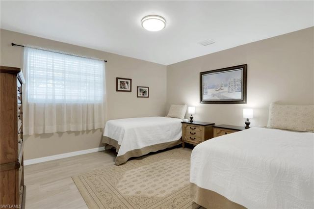 829 107th AVE N, Naples, FL 34108