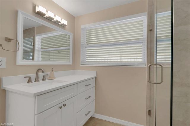 829 107th AVE N, Naples, FL 34108