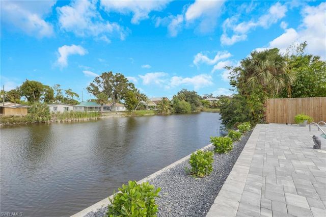 829 107th AVE N, Naples, FL 34108