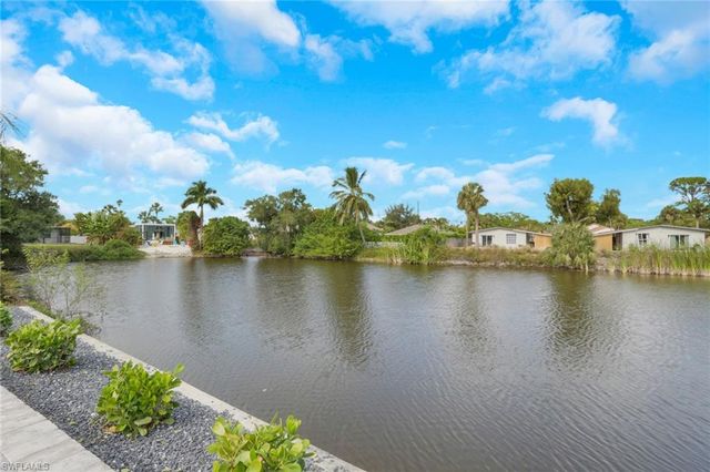 829 107th AVE N, Naples, FL 34108