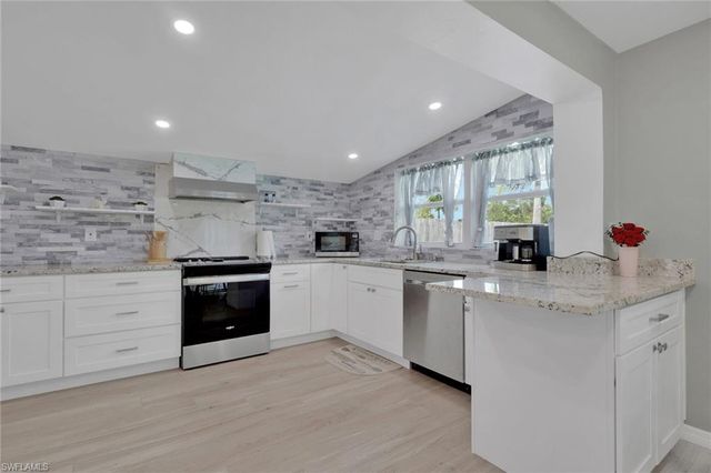 829 107th AVE N, Naples, FL 34108