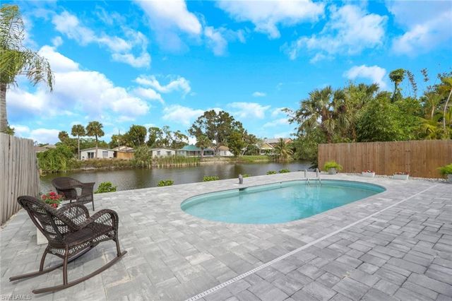 829 107th AVE N, Naples, FL 34108