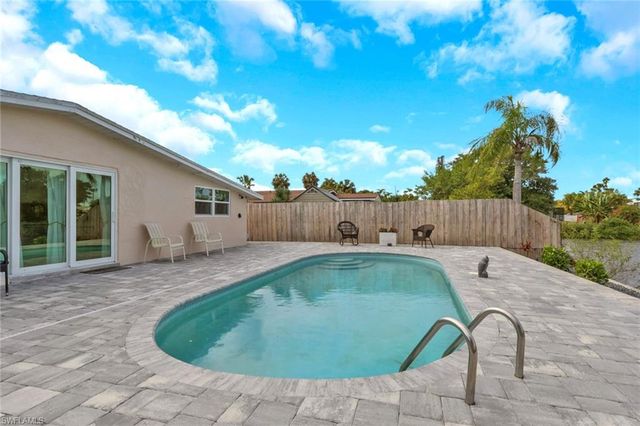 829 107th AVE N, Naples, FL 34108